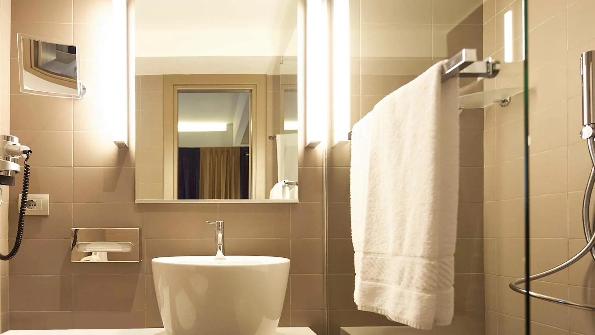 Mercure Roma Centro Colosseo 4*,