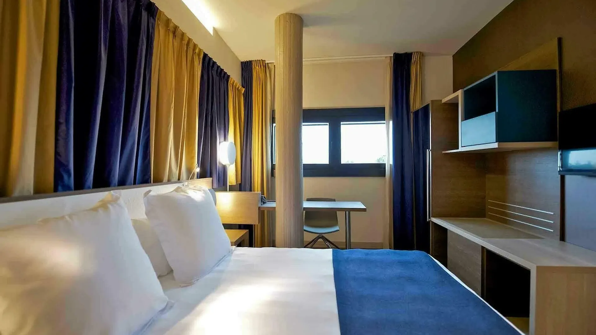 Mercure Roma Centro Colosseo Hotel 4*, Rome